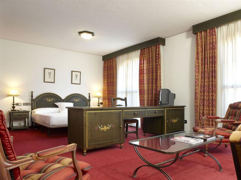 Ilunion Golf Badajoz Otel Oda fotoğraf
